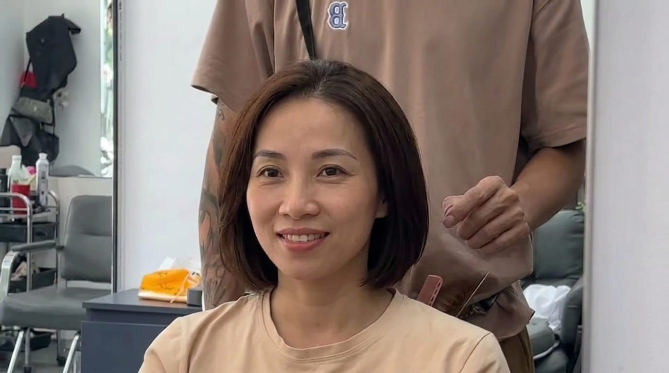 Bob haircut ideas for 2026, featuring modern blunt bobs, soft layered cuts, Korean-inspired styles, textured shapes, and flattering looks for different hair types and face shapes.